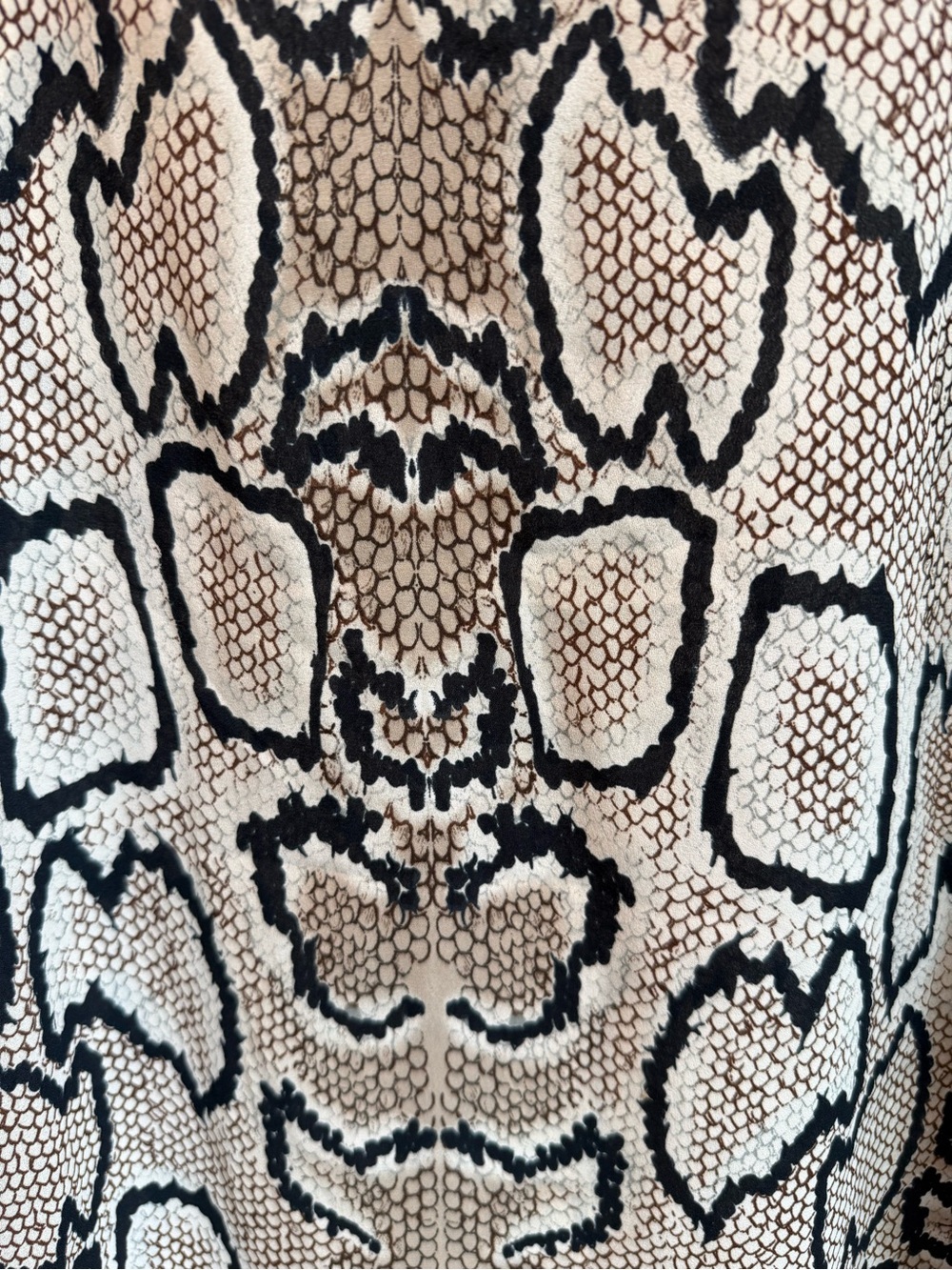 Cabi Snakeskin Print Careerwear Blouse Medium Ruffle Collar V Neck Long Sleeve - Picture 3 of 13